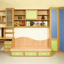 Мебель для детской на заказ: кровать, стол для учебы, шкафы с открытыми полками, закрытый шкаф для хранения одежды